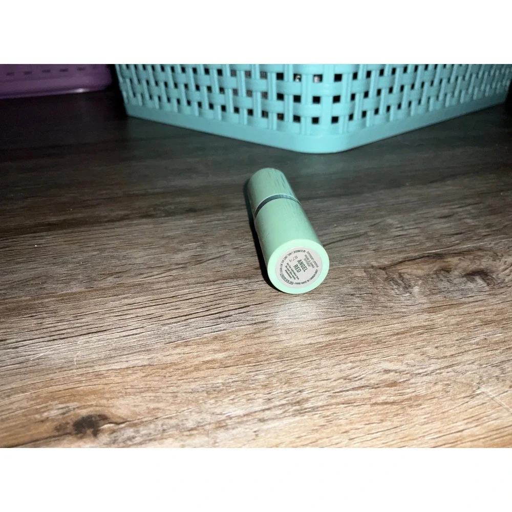 Clinique Different Lipstick Angel Red Satin Finish Creamy Ribbed Tube Case lips